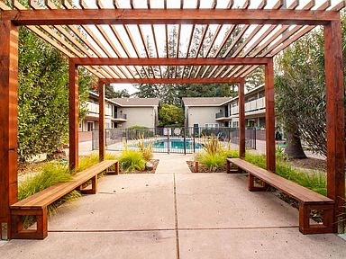 465 Calderon Ave Mountain View, CA 94041 photo 3